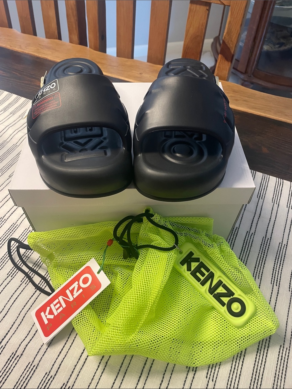 Kenzo Unisex Black Rubber Slide Sandals with Logo Accent - Picture 5 of 7